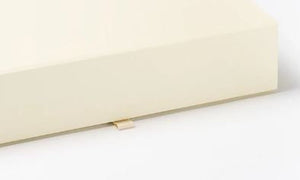 Ivory A4 Luxury Slimline Magnetic Gift Box detail