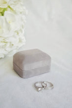 Load image into Gallery viewer, Light Grey Velvet Double Ring Box 4
