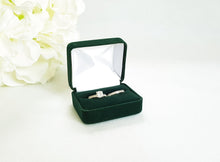 Load image into Gallery viewer, Green Velvet Double Ring Box 1
