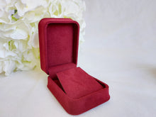 Load image into Gallery viewer, Red Luxury Suede Pendant Box title
