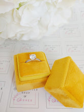Load image into Gallery viewer, Yellow Square Velvet Single Ring Box
