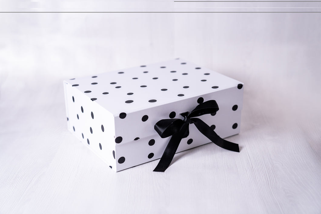 Black and White Spotty Pattern Magnetic Gift Box