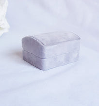 Load image into Gallery viewer, Silver Grey Suede Double Ring Box 3
