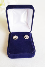 Load image into Gallery viewer, Navy Blue Velvet Earring Box front
