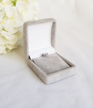 Load image into Gallery viewer, Grey Luxury Suede Pendant Box - White interior title
