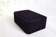 Load image into Gallery viewer, Black Luxury Velvet Pendant Box zoom
