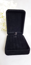 Load image into Gallery viewer, Black Luxury Velvet Pendant Box front
