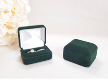 Load image into Gallery viewer, Green Velvet Double Ring Box 3
