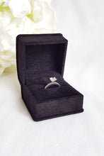 Load image into Gallery viewer, Black Luxury Suede Single Ring Box zoom2
