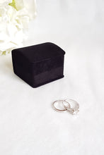 Load image into Gallery viewer, Black Luxury Suede Single Ring Box closed
