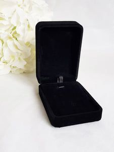 Black Luxury Velvet Pendant Box open out