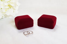 Load image into Gallery viewer, Dark Red Velvet Double Ring Box 3
