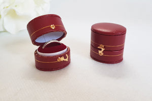 Burgundy Vintage Style Traditional Heirloom Single Ring Box open and closed