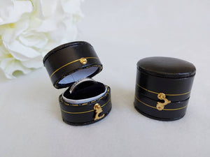 Black Vintage Style Traditional Heirloom Single Ring Box zoom