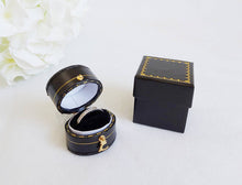 Load image into Gallery viewer, Black Vintage Style Traditional Heirloom Single Ring Box with box
