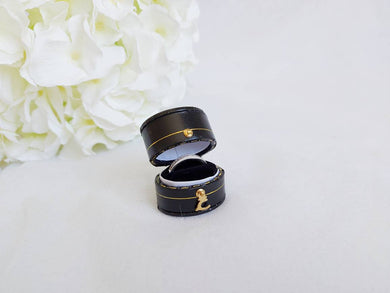 Black Vintage Style Traditional Heirloom Single Ring Box title