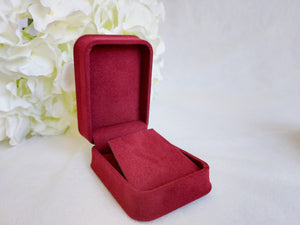 Red Luxury Suede Pendant Box title