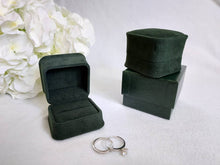 Load image into Gallery viewer, Green Luxury Suede Single Ring Box stack
